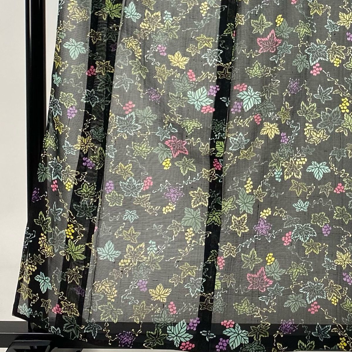 小紋 身丈159.5cm 裄丈64cm M 薄物 絽 葡萄 黒 正絹 美品 秀品 【中古  