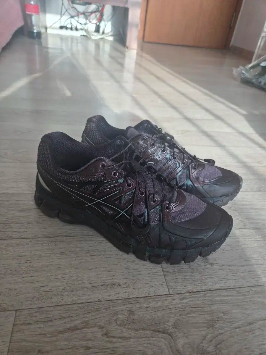 255 Asics(アシックス) UNAFFECTED（アンアフェクテッド） ゲル ゲル カヤノ 20 ダーク チェリー 黒 （ 1 (会議用)