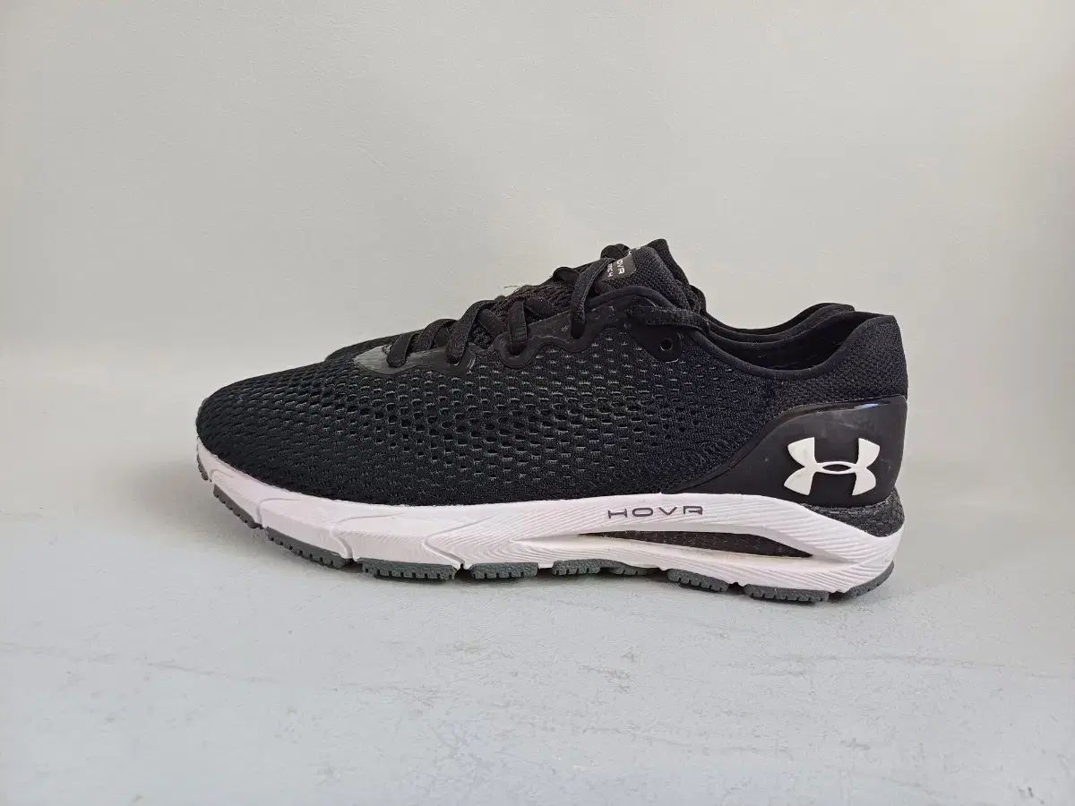 【雷市場（ポンジャン）商品韓国直送】 UNDER ARMOUR(アンダーアーマー) ウィメンズ ホバーソニック スニーカー 240mm 出品