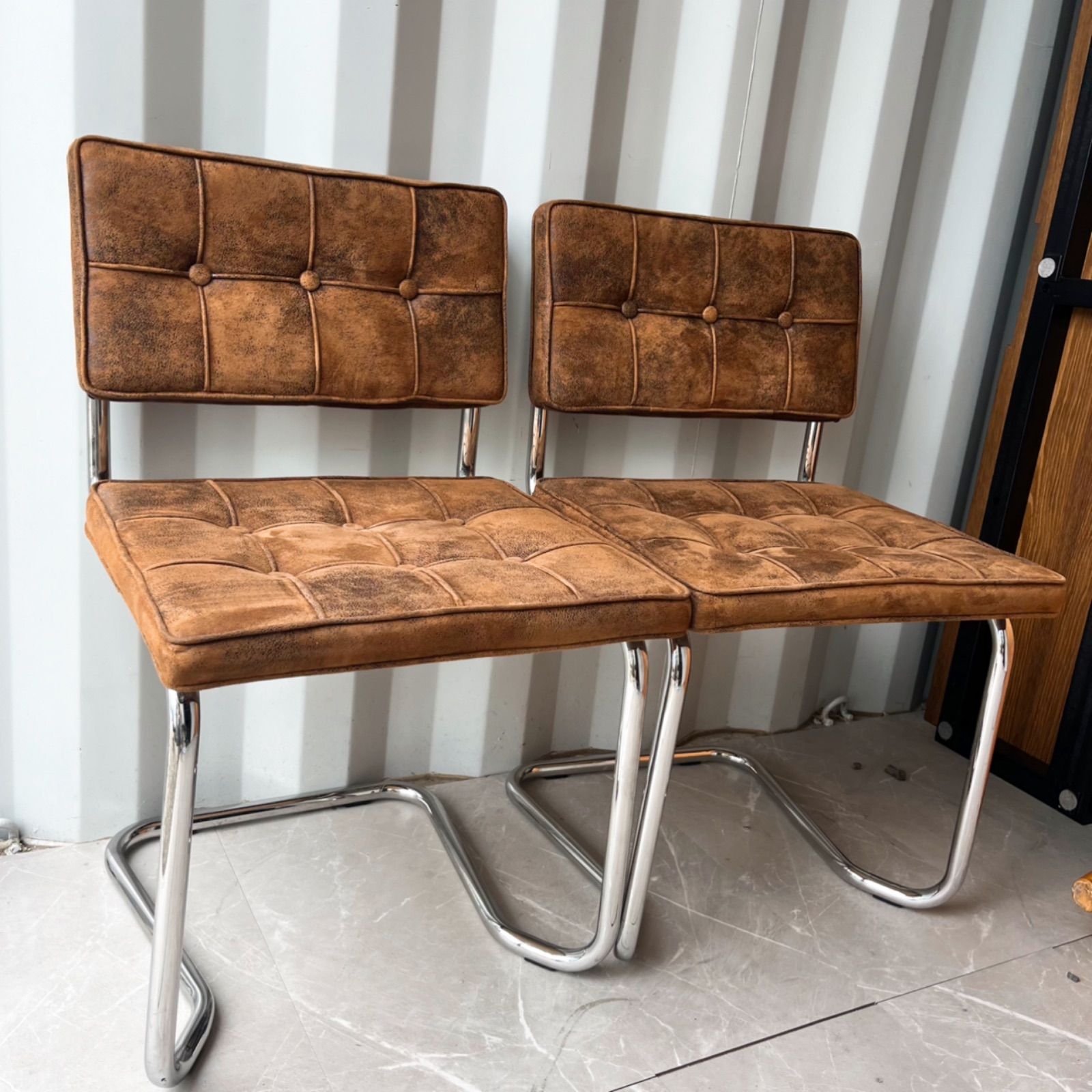 取付無料！KARE カンチレバーチェアエキスポヴィンテージエコ 2脚✨ 取付無料！KARE カンチレバーチェアエキスポヴィンテージエコ 2脚