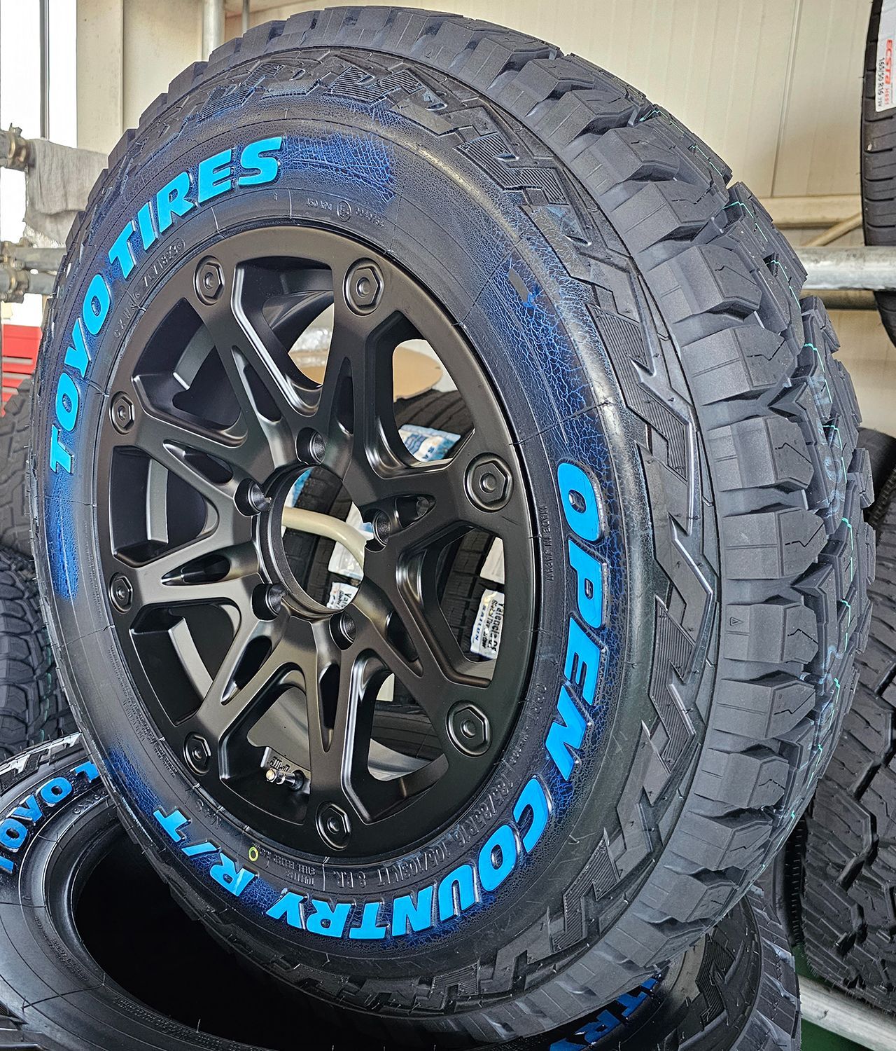 ジムニー JB23 JB64 トーヨーオープンカントリーRT 185/85R16 16インチ Bounty Collection BDX08  ホワイトレター - メルカリ