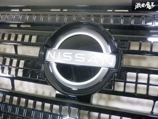 日産キャラバン DX 新車外し品 フロントグリル