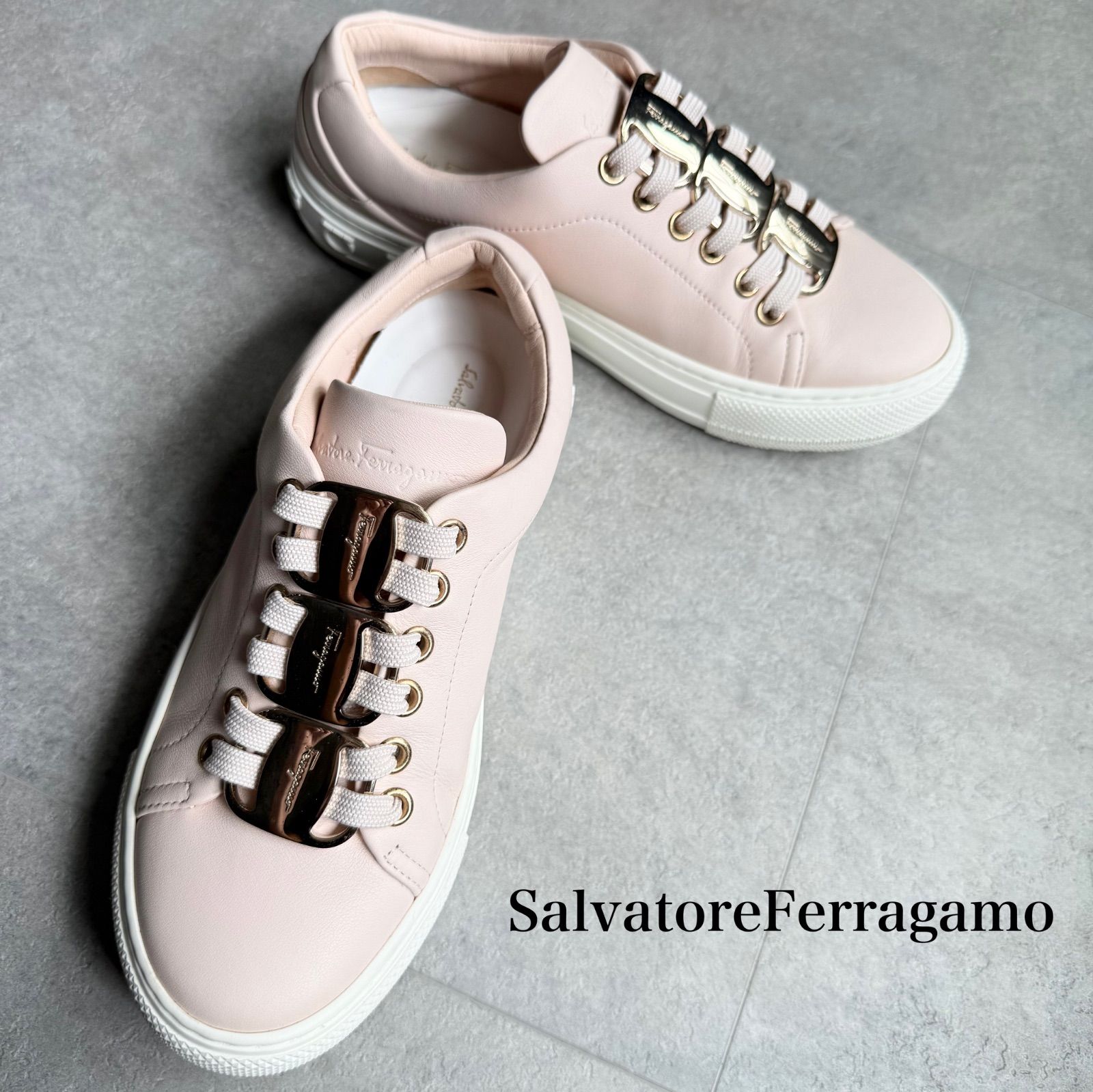 美品 SalvatoreFerragamo サルヴァトーレフェラガモ NADINE