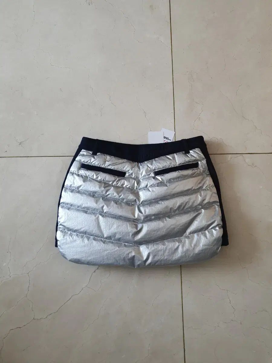 今なら送料無料。 マスターバニーエディション グースダウン 1サイズ ㅡ着払い 75000 ジュエリー