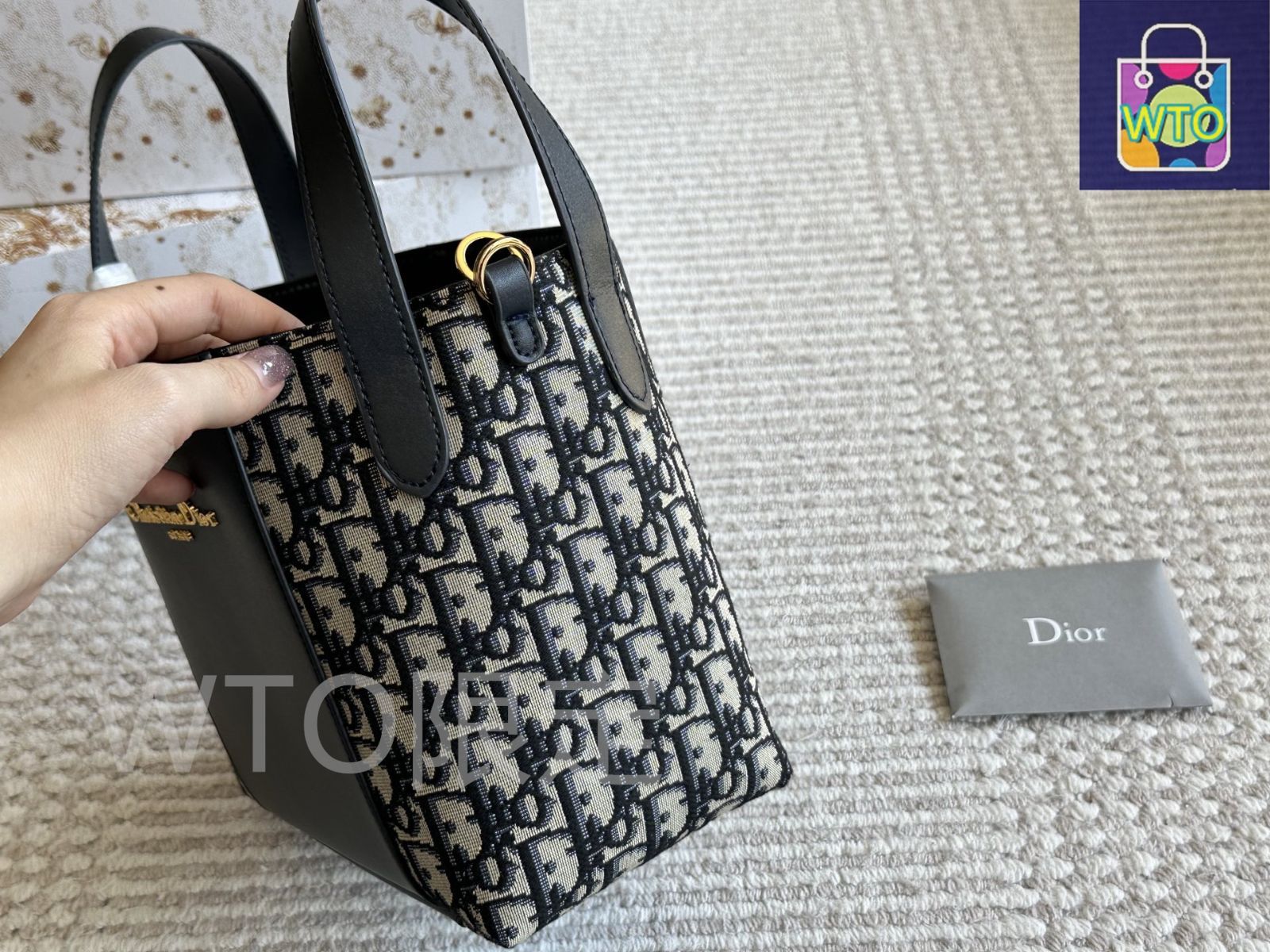 海外限定色*DIOR*Signature レザーバケットバッグ ロゴ グレー 今日特価】Christian Dior Signaturea Bucket Bag