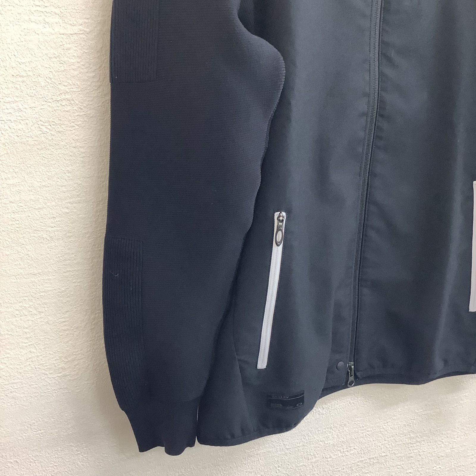 Oakley - 美品 OAKLEY オークリー ジップジャケット ブラック M 楽天市場】オークリー（シーズン冬）（スポーツ・アウトドア）の通販