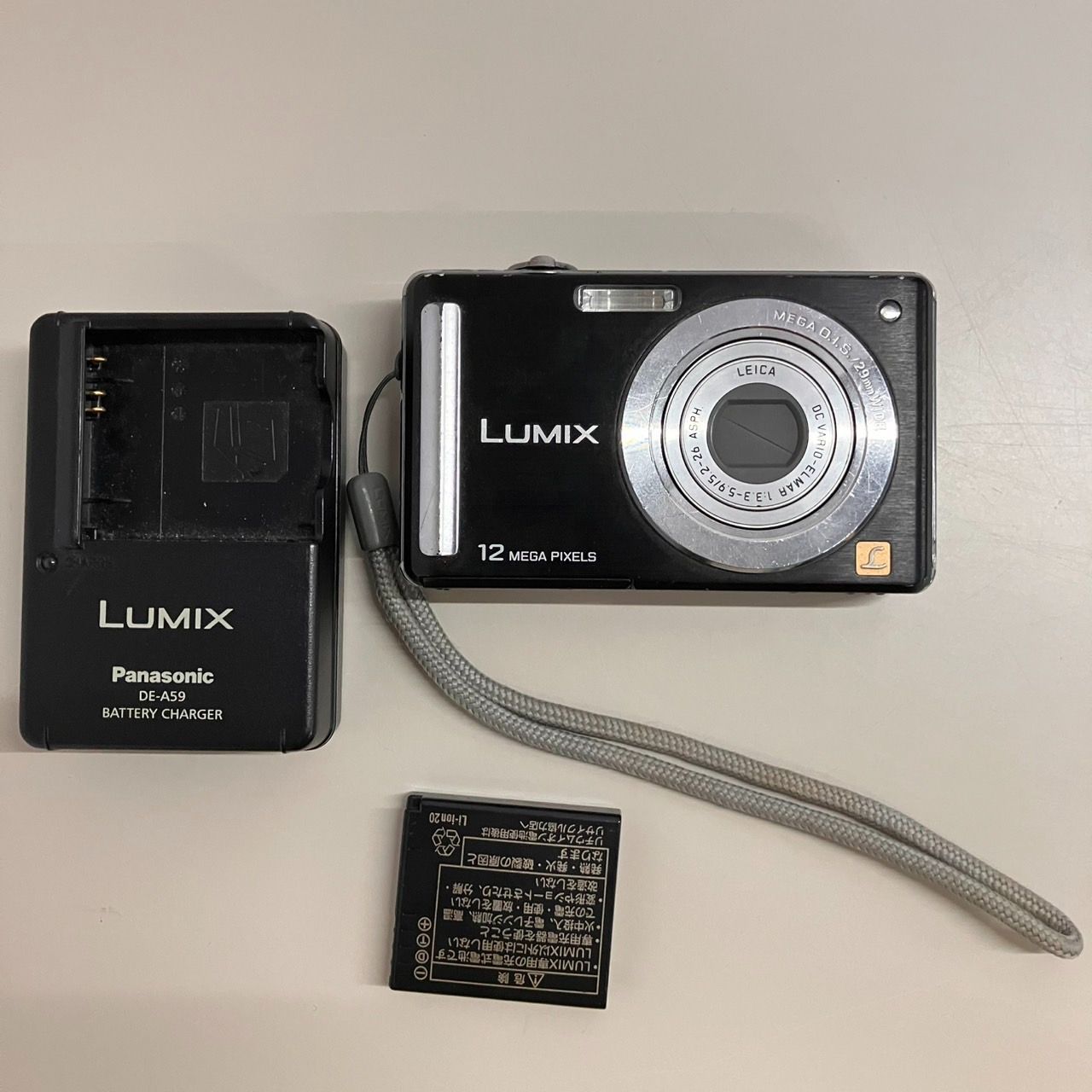 中古品】Panasonic デジタルカメラ LUMIX FS25 ブラック DMC-F25-K 
