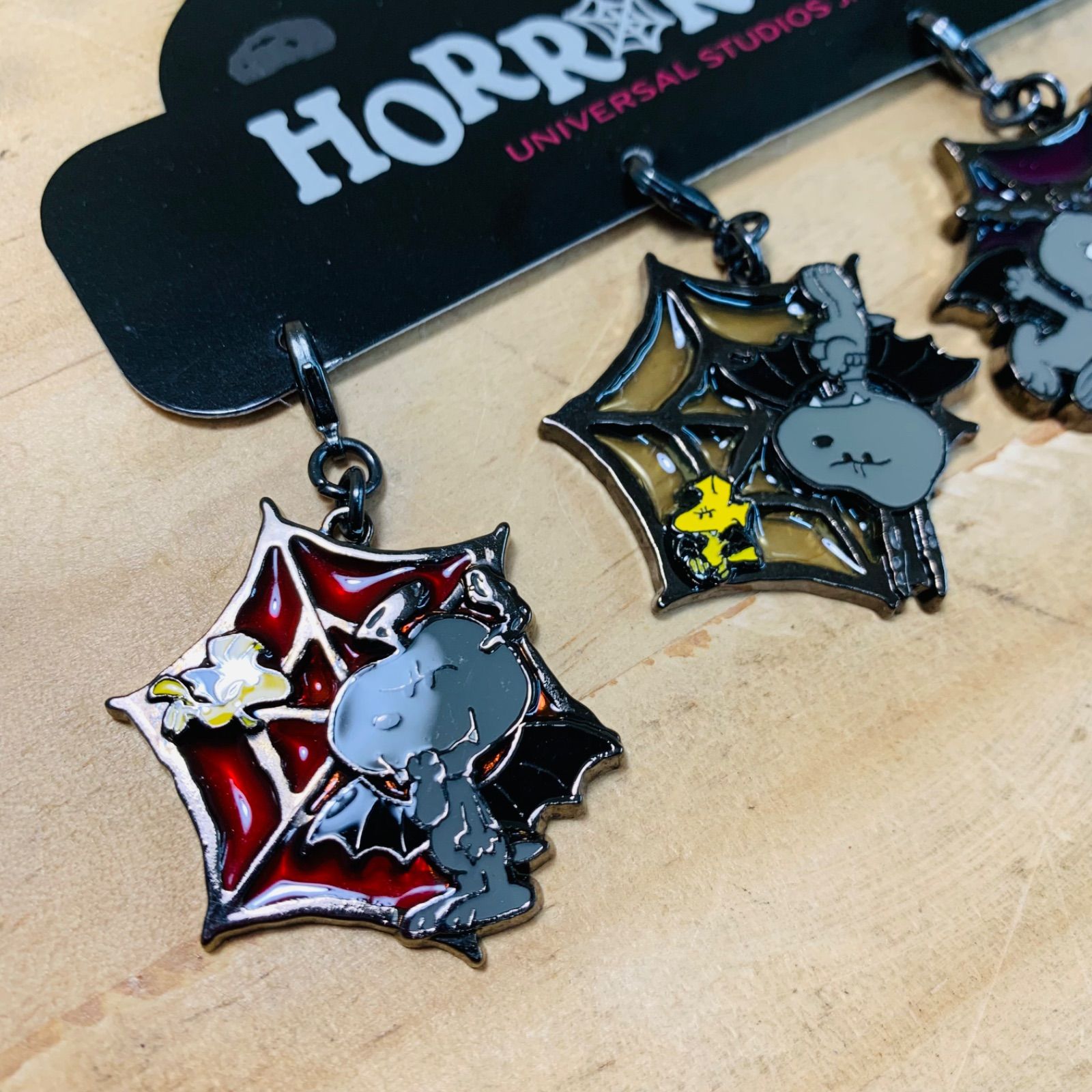 S32168-30 未使用品 USJ スヌーピー SNOOPY HORROR NIGHT キーホルダー