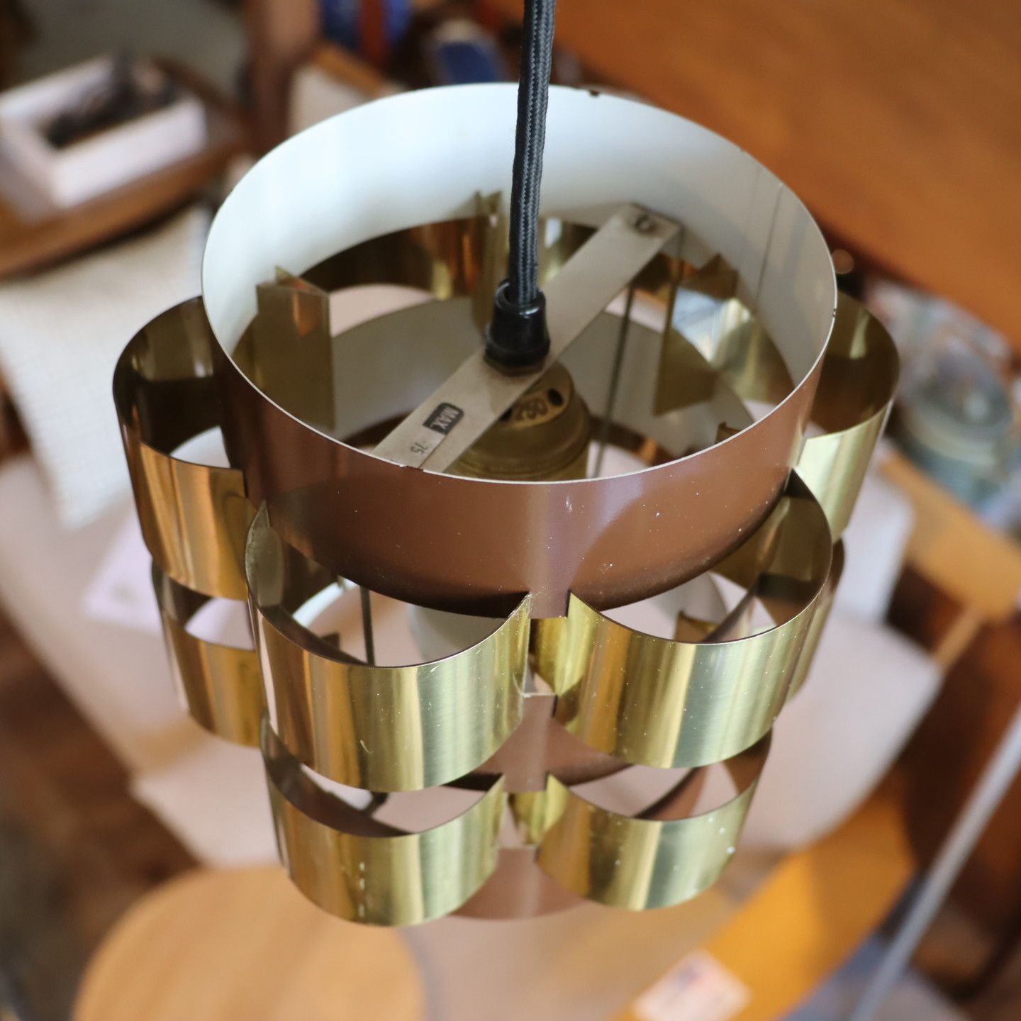 北欧デンマークのメーカーCoronell Elektro社のWerner  Schouデザインのペンダントライトです。ユニークなフォルムが魅力のヴィンテージ ランプ。間接照明のような優しい灯りです。 - kokoelma　 -ココエルマ- 