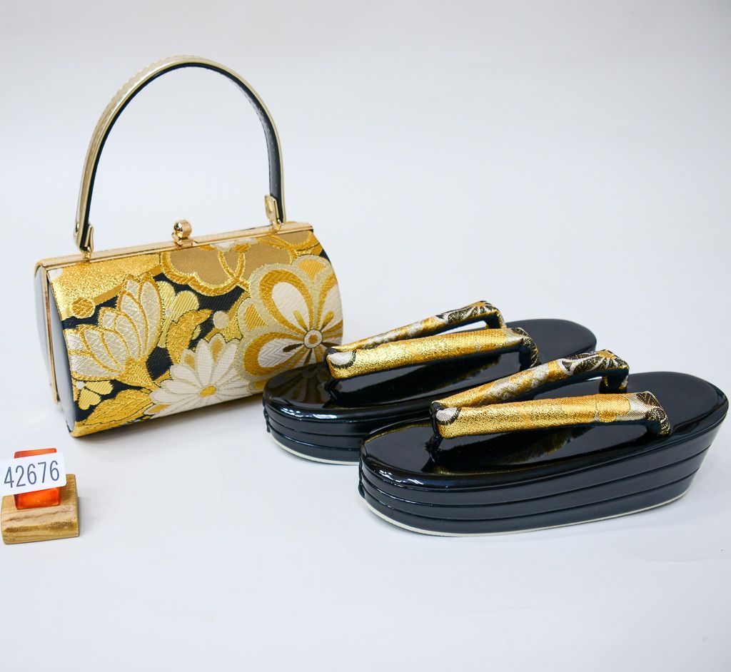 草履バッグセット 帯地 三段 フリーサイズ 24cm 適合足サイズ22.5～24.5cm 金色×黒色 振袖 成人式 結婚式 NO42676