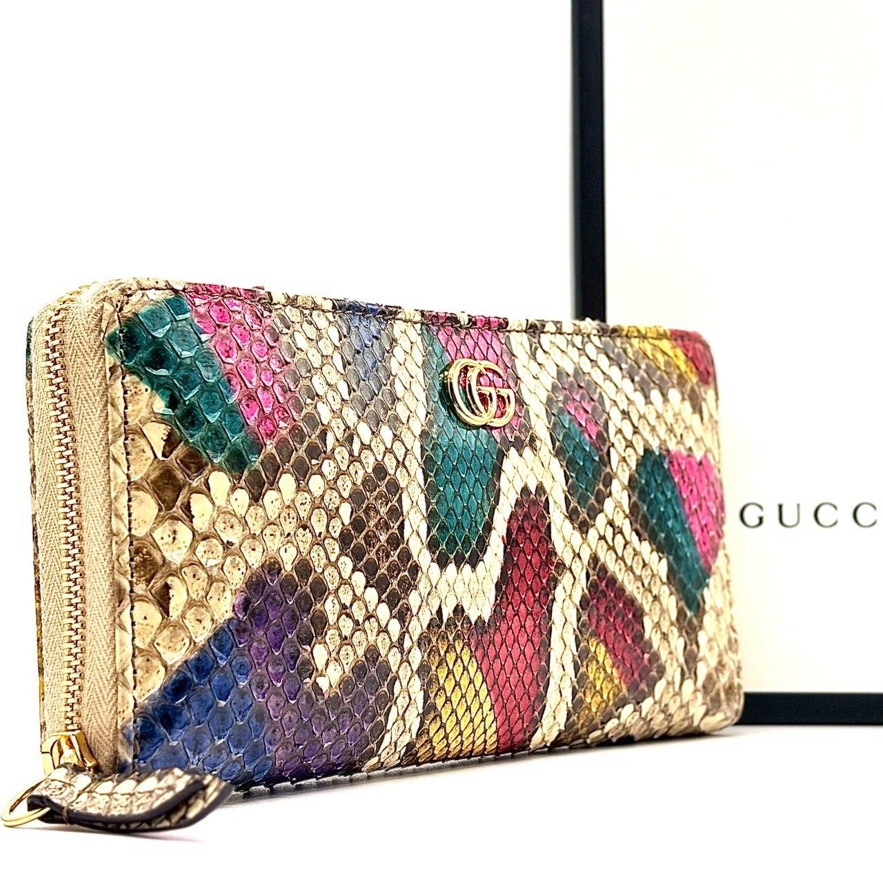 送料無料◆2025新品  アートな個性派ウォレット✨】 GUCCI グッチ 長財布 ラウンド 小物