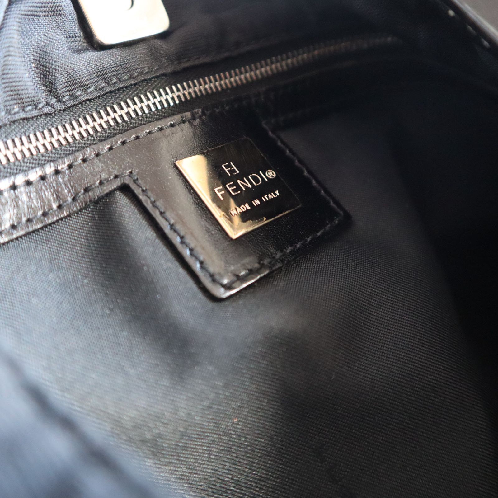 FENDI フェンディ ズッカ ショルダーバッグ サコッシュ ポシェット 黒