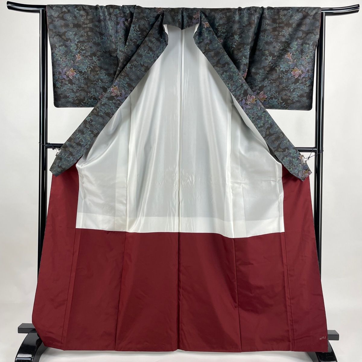 大島紬 身丈167cm 裄丈66cm M 袷 純泥染 証紙 草花 雲文 黒灰 正絹 美  