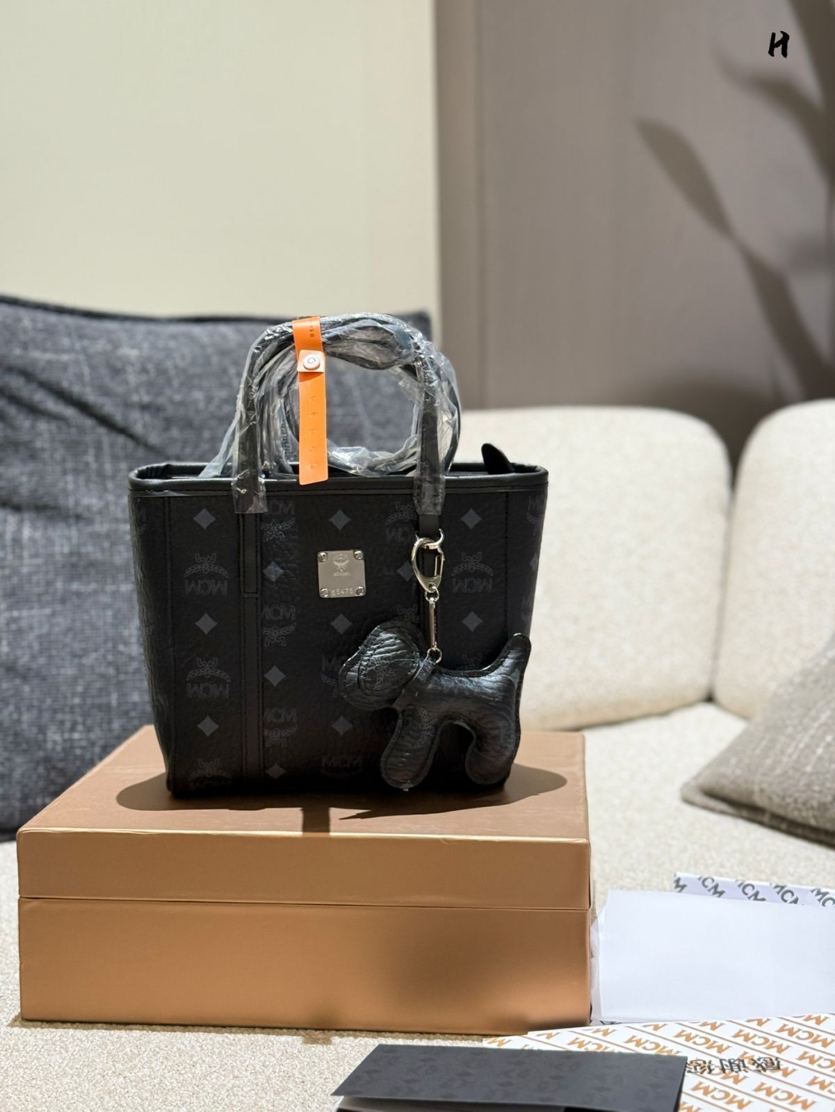 今日 MCM バーガス ラケット バッグ 18.5cm