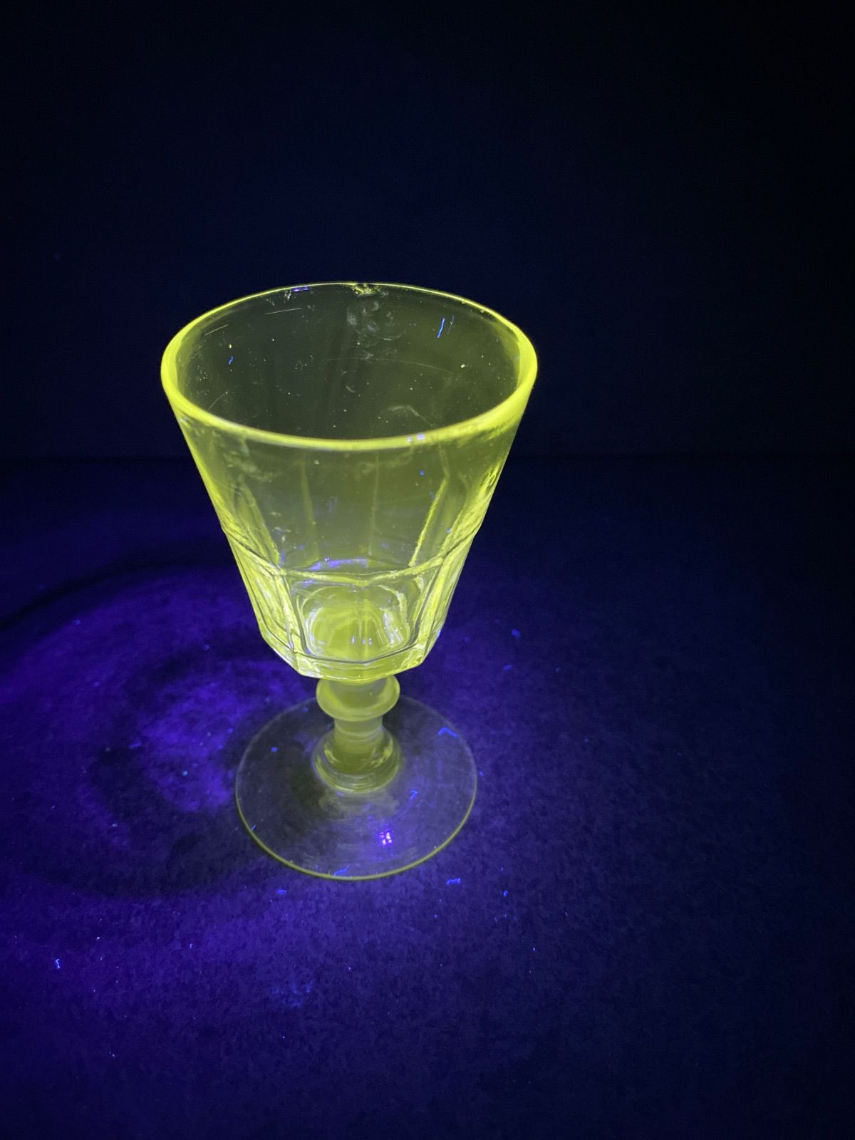 【骨董】ウランガラス　ショットグラス　和ガラス　昭和レトロ　大正ロマン ウランガラス ショットグラス ① 昭和レトロ 大正ロマン ヴィンテージ