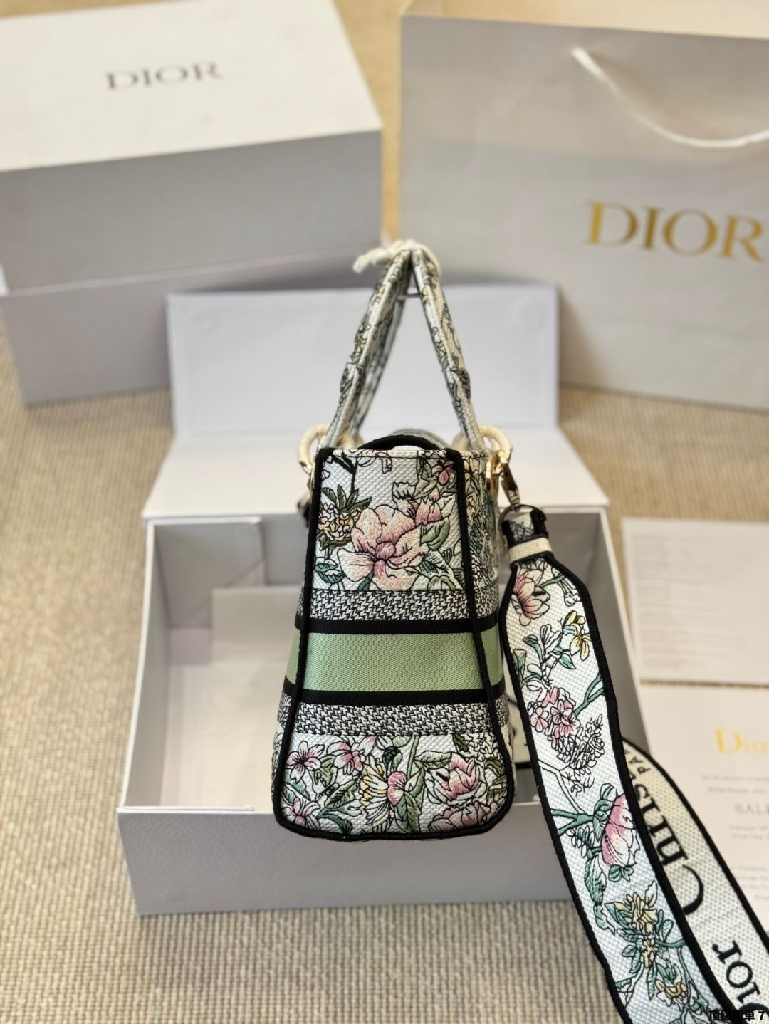 今日特価】Dior Lady D - Lite 刺繍バッグ スターモデル版（Dior