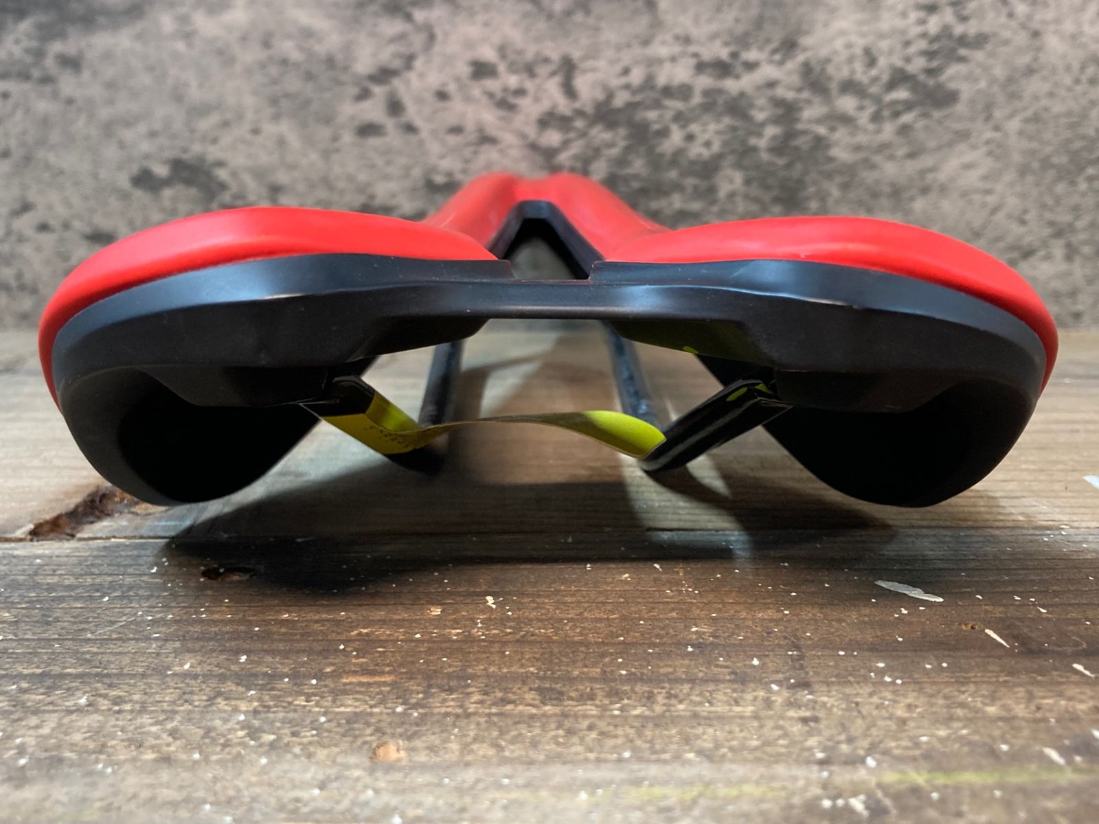 IN835 スペシャライズド SPECIALIZED ROMIN EVO カーボンレール サドル