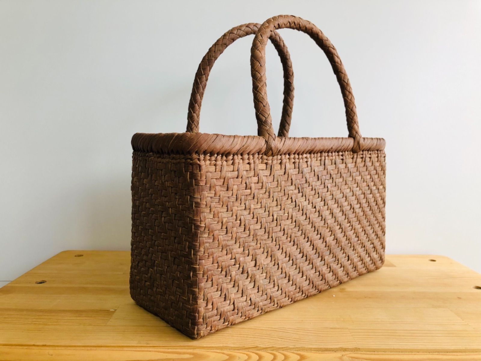 【一点物】伝統工芸品 奥会津 山ぶどう 山葡萄 かごバッグ 乱れ編み ショルダー 一点物】伝統工芸品 奥会津 突っ張ら 山ぶどう 山葡萄 かご