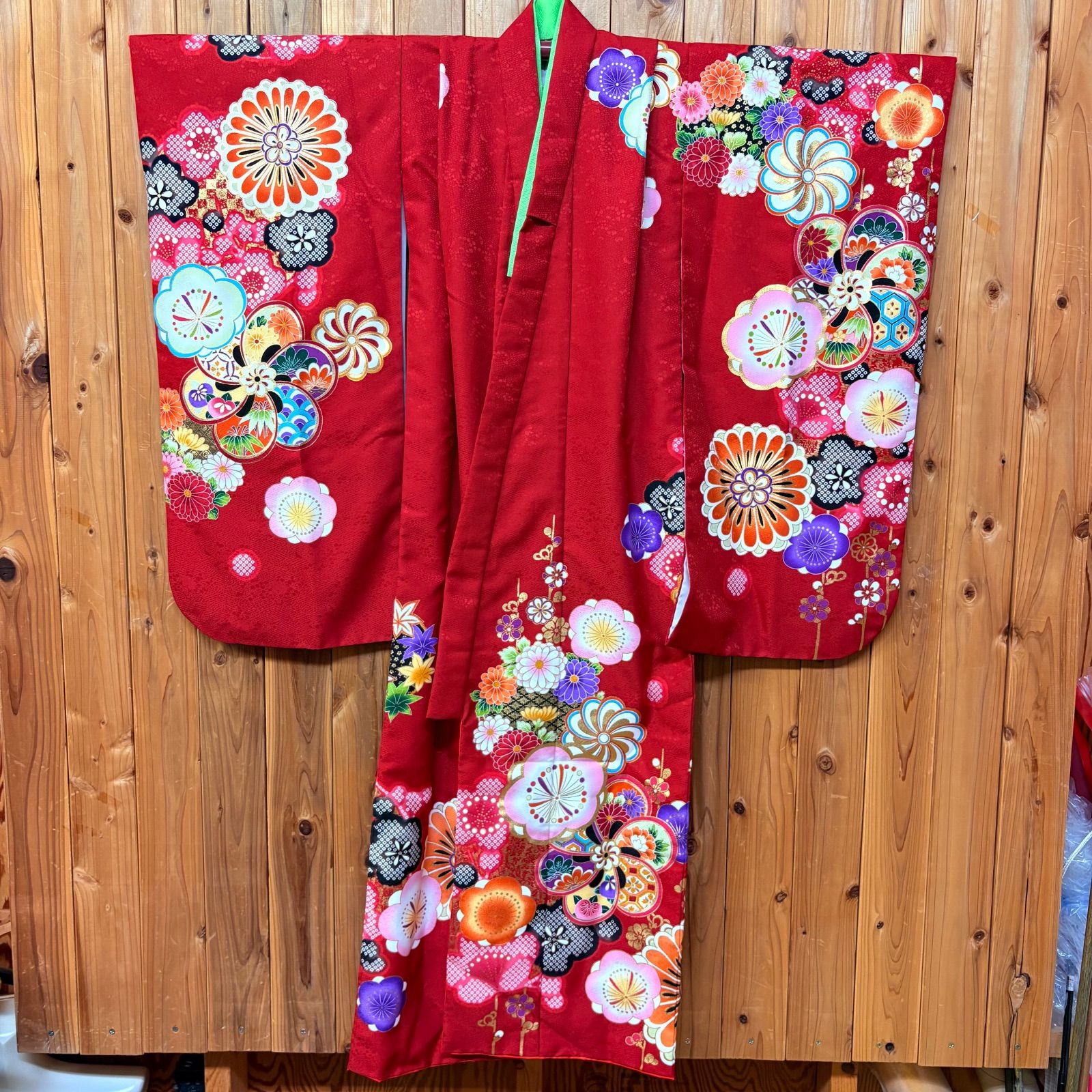 【店内全品送料無料】 < >女の子 着物 七五三 七草 晴れ着 総柄 和柄 振袖 古典柄 桜 牡丹 大輪柄