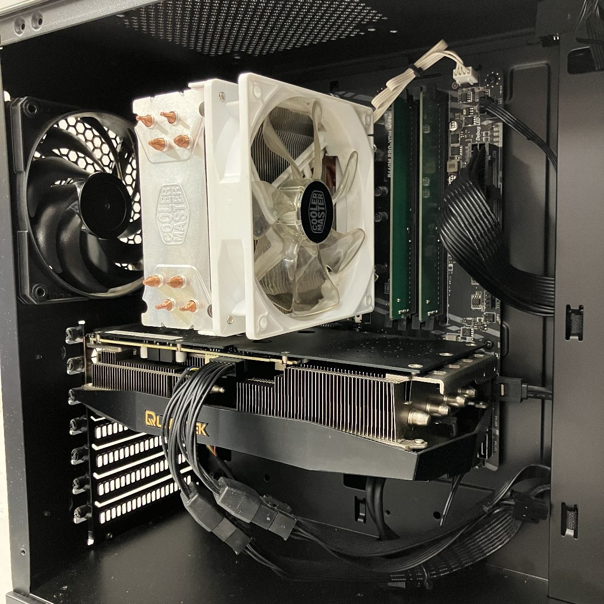 ほんのり光る！自作ゲーミングPC中古です。i7、新品SSDで快適！ あすつく CPUグレードUP 全部揃う 中古 ZALMAN ゲーミングPC
