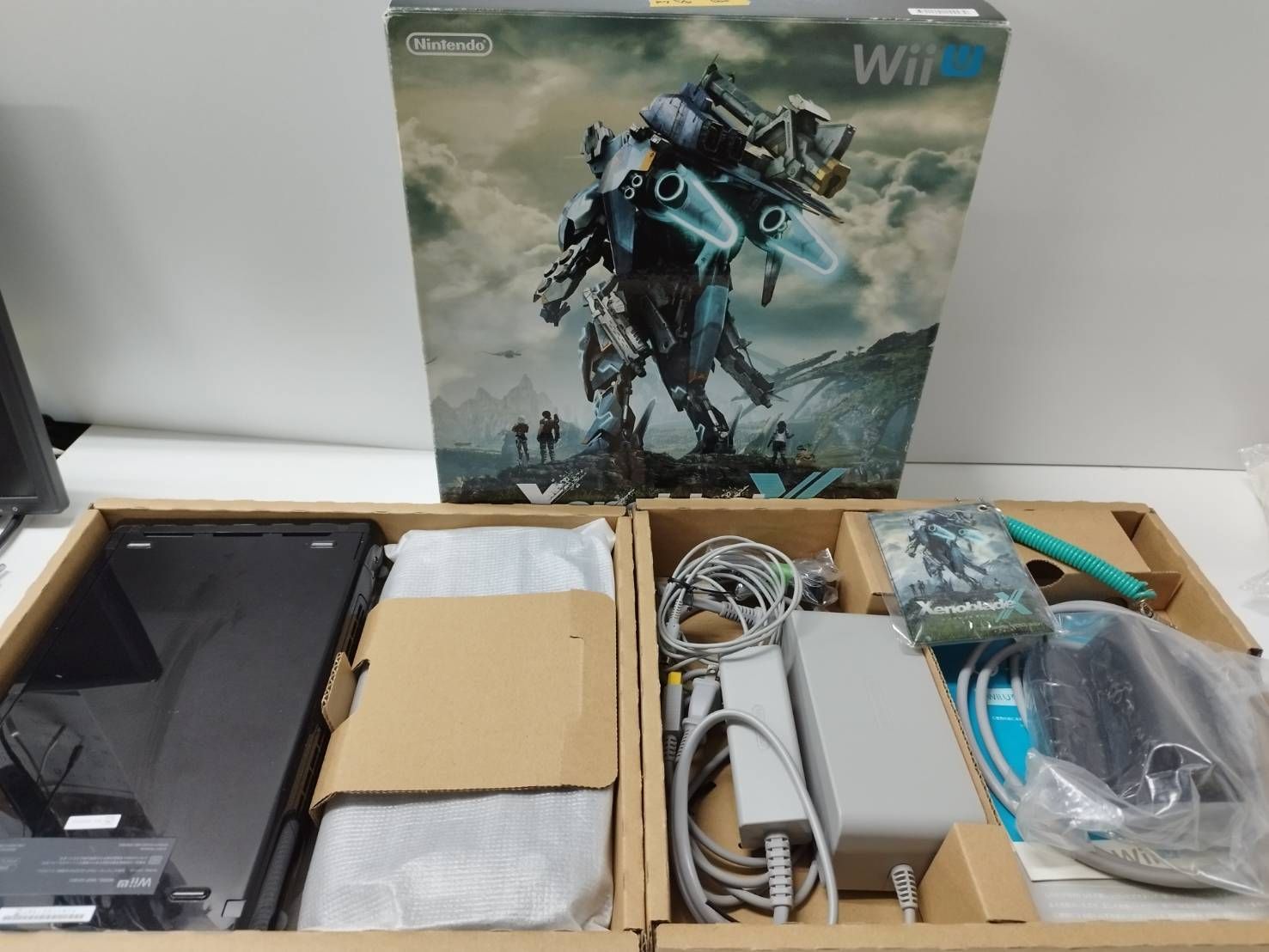 Nintendo Wii U/WUP-101(01)/32GB/ゼノブレイドクロスパッケージ