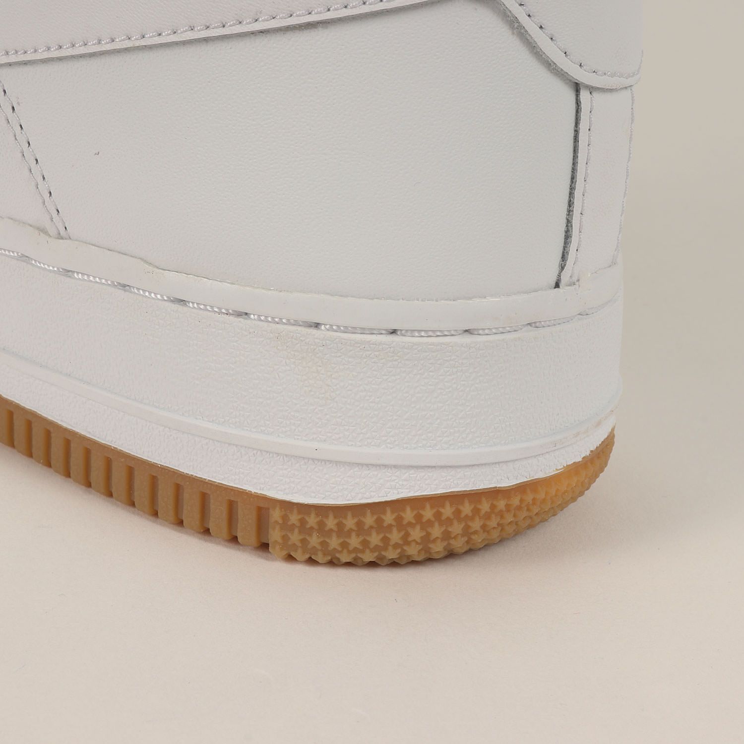 新品】NIKE ナイキ サイズ:26.0cm / AIR FORCE 1 07 WHITE GUM (DJ2739 