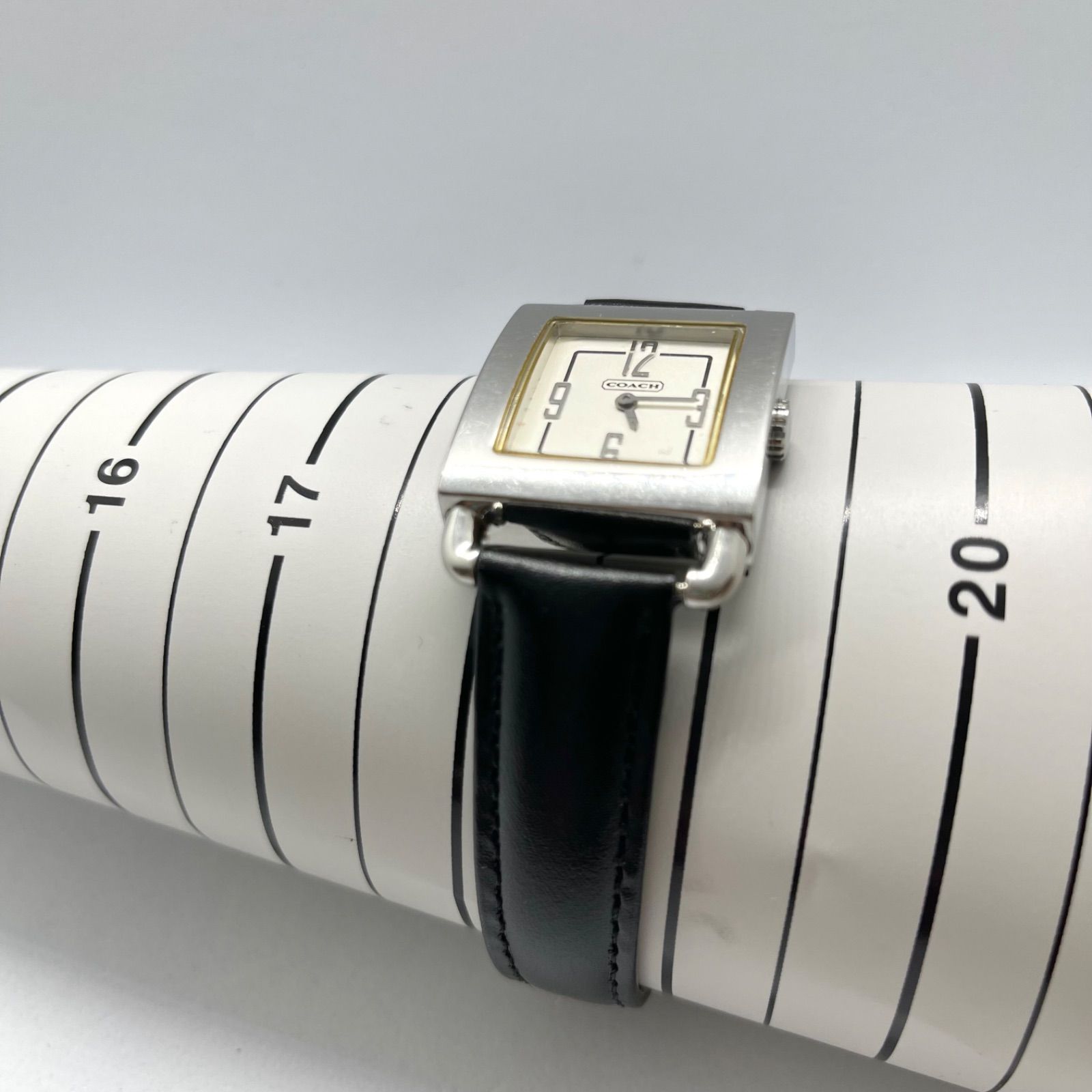 稼働品 COACH コーチ 腕時計 白文字盤 クォーツ 3針 箱付き 稼働品 COACH コーチ 腕時計 白文字盤 クォーツ 3針 箱付き