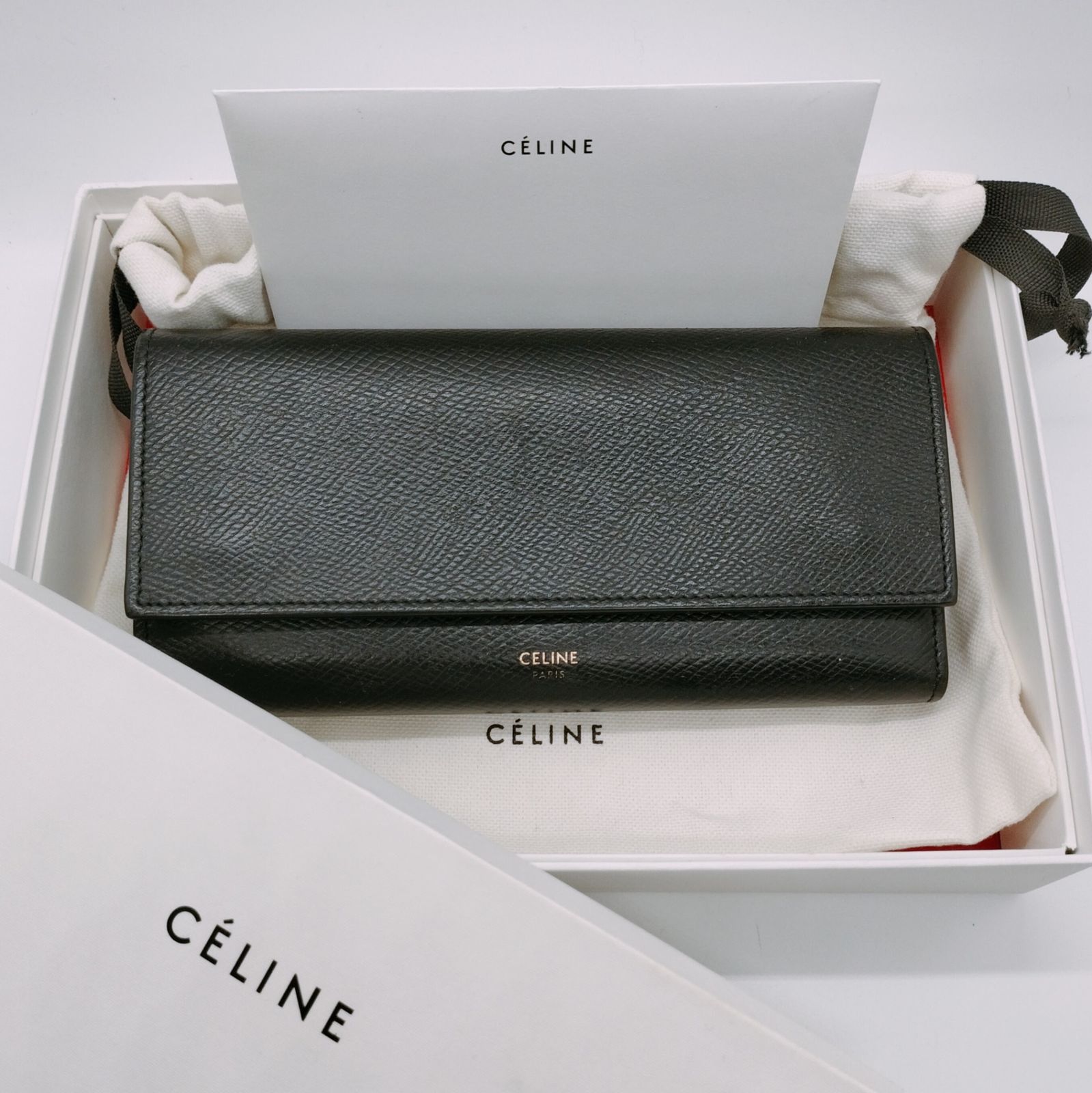 洗練と品格の共演✨】 CELINE セリーヌ ラージフラップウォレット 長財布 レザー ゴールドロゴ 黒 - メルカリ