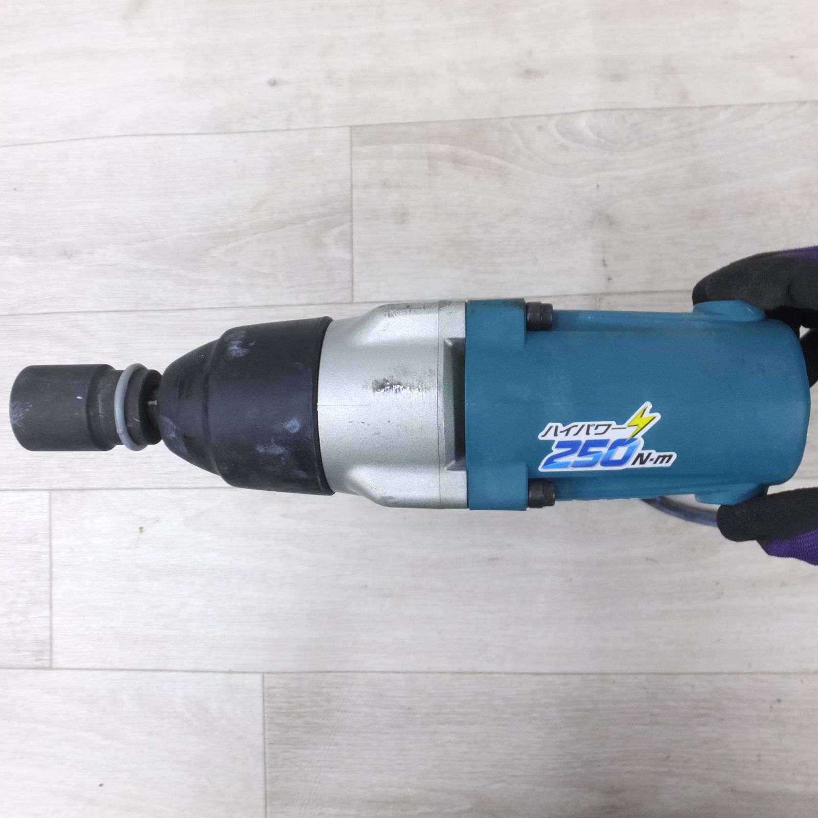 マキタ 100V インパクトレンチ TW0250 17/19/21mmソケット付【中古】