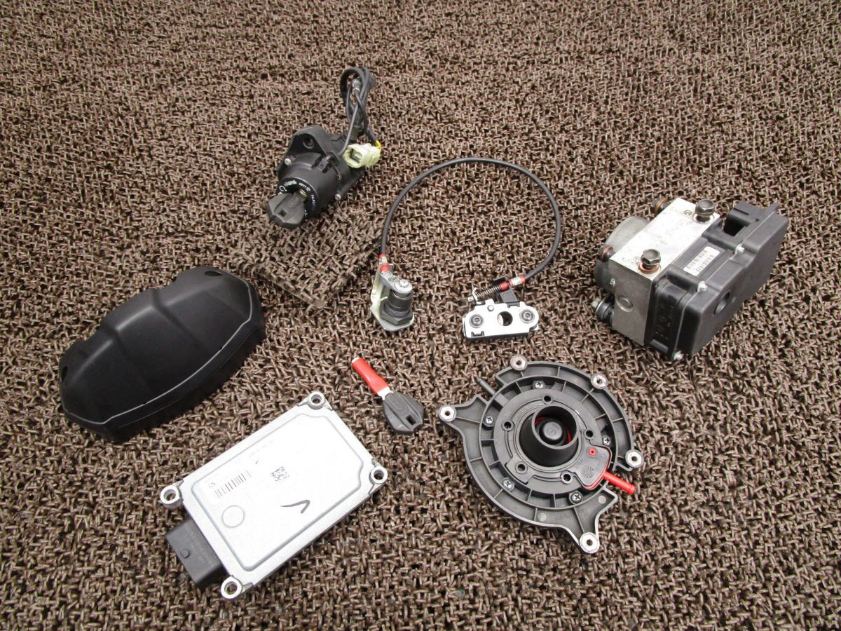 ドカティ M1100S メインキー デジタルメーター CDI ABS △A6475 ZDMM505AAAB ドゥカティ ZDM1078AC DUCATI モンスター 動画有 FI