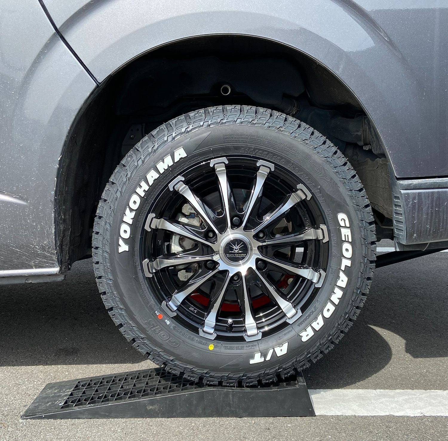 ハイエース 純正ホイール タイヤセット 4本セット ほぼ新車外し 直接のみ