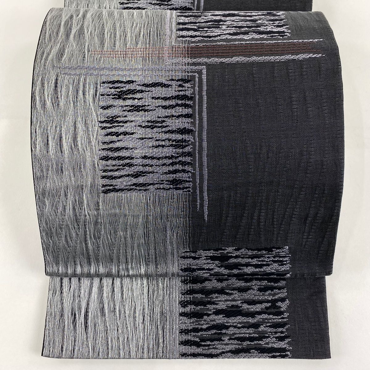 袋帯 秀品 幾何学模様 銀糸 刺繍 黒灰 六通 正絹