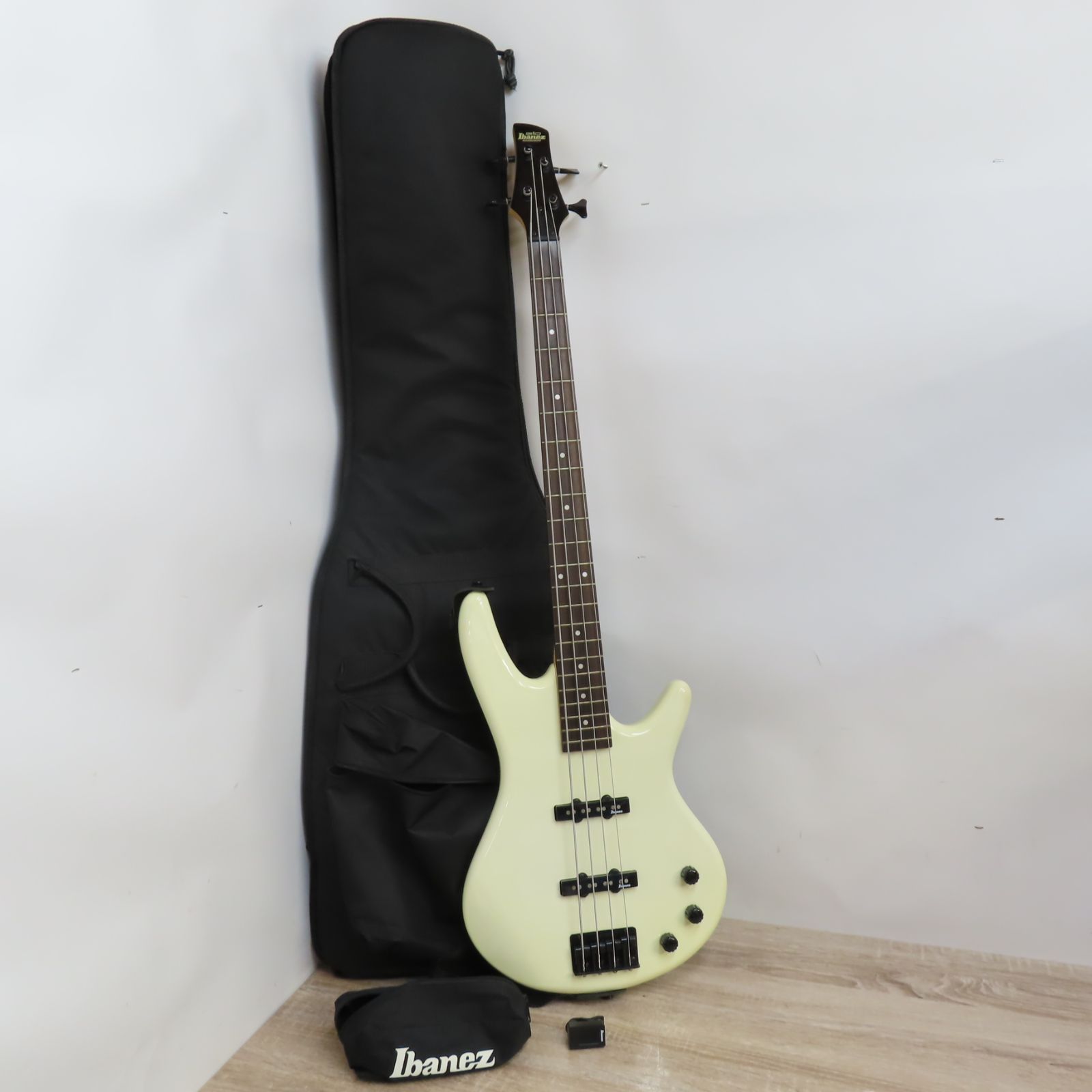Ibanez アイバニーズ エレキベース Gio ジオ GSR320（おそらく