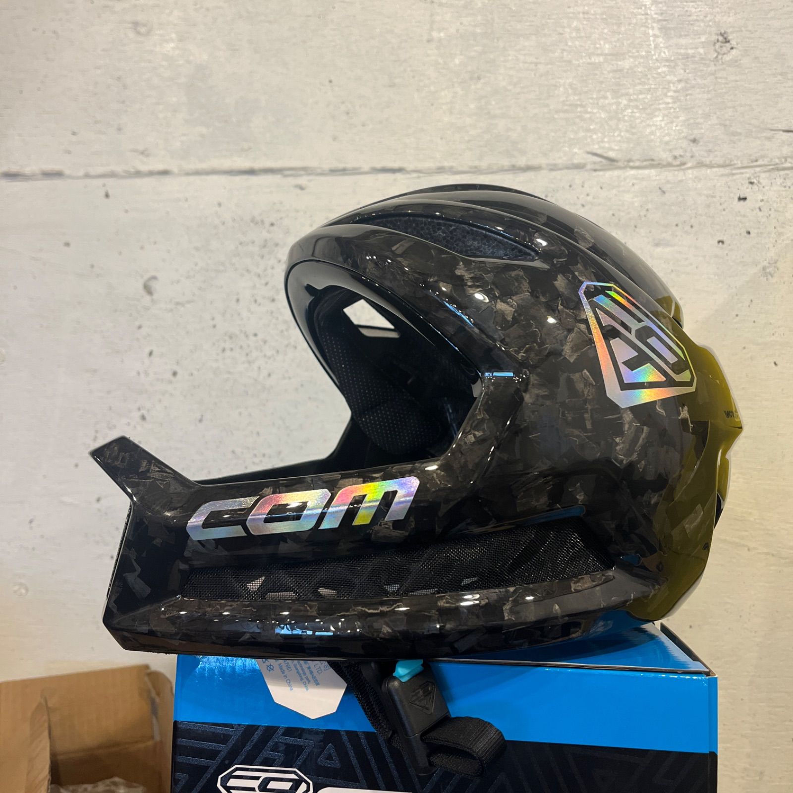 フルフェイスヘルメット ランバイク フルカーボン COM R5 - メルカリ
