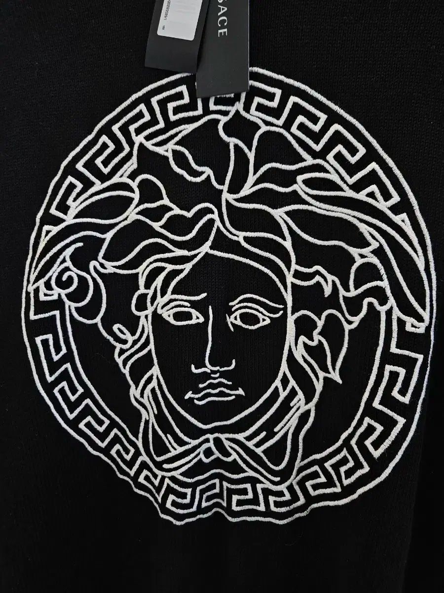 正規品 Versace(ヴェルサーチェ) 刺繡 ニット セーター 黒 48