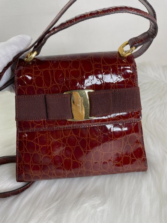 Salvatore Ferragamo サルヴァトーレ フェラガモ Vara ミニ