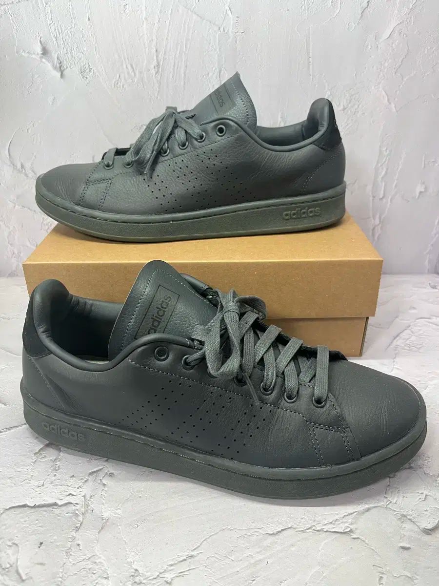 adidas(アディダス) 利点 EE7678 スニーカー 280mm