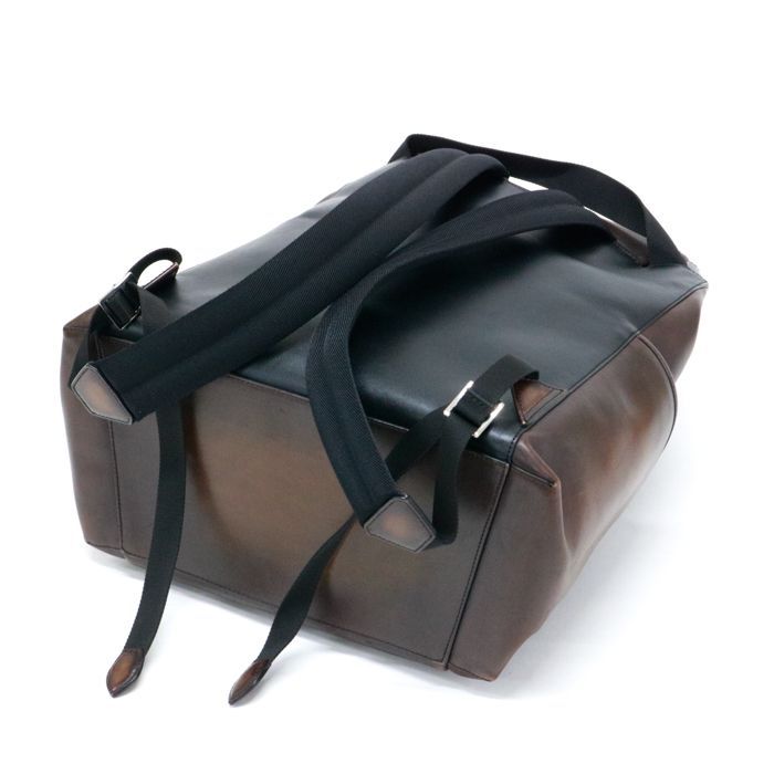 ベルルッティ カリグラフィ デイ アウト スクリットレザー バックパック ベルルッティ カリグラフィ デイ アウト スクリットレザー バックパック