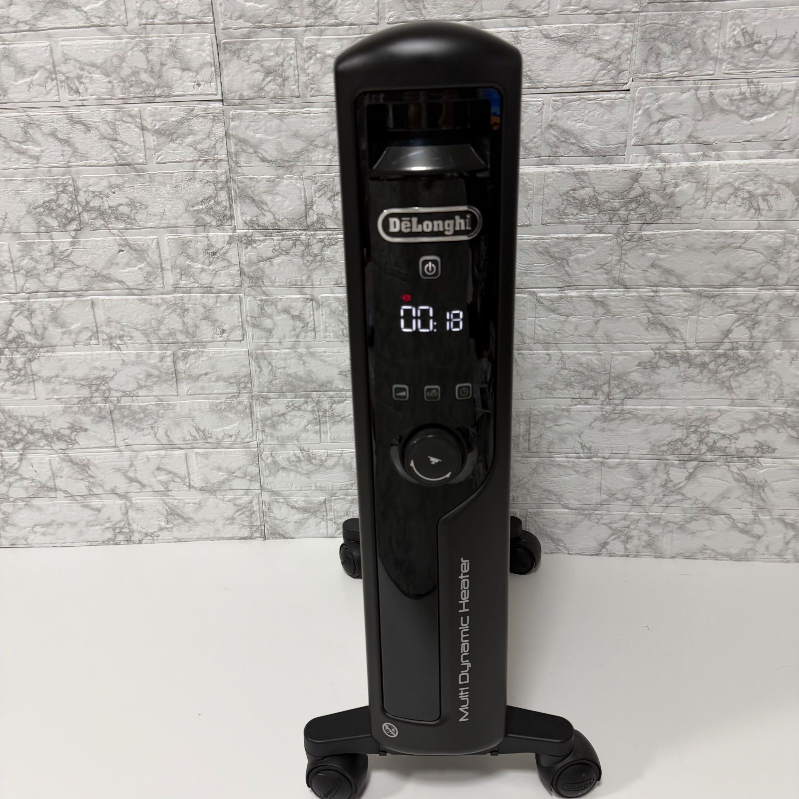 ブラック De Longhi デロンギ マルチダイナミックヒーター MDHU15-PB 電気ヒーター ゼロ風暖房 節電 直感操作クリックノブ リモコン付き 表面温度約60℃ 節電 10-13畳 マットブラック