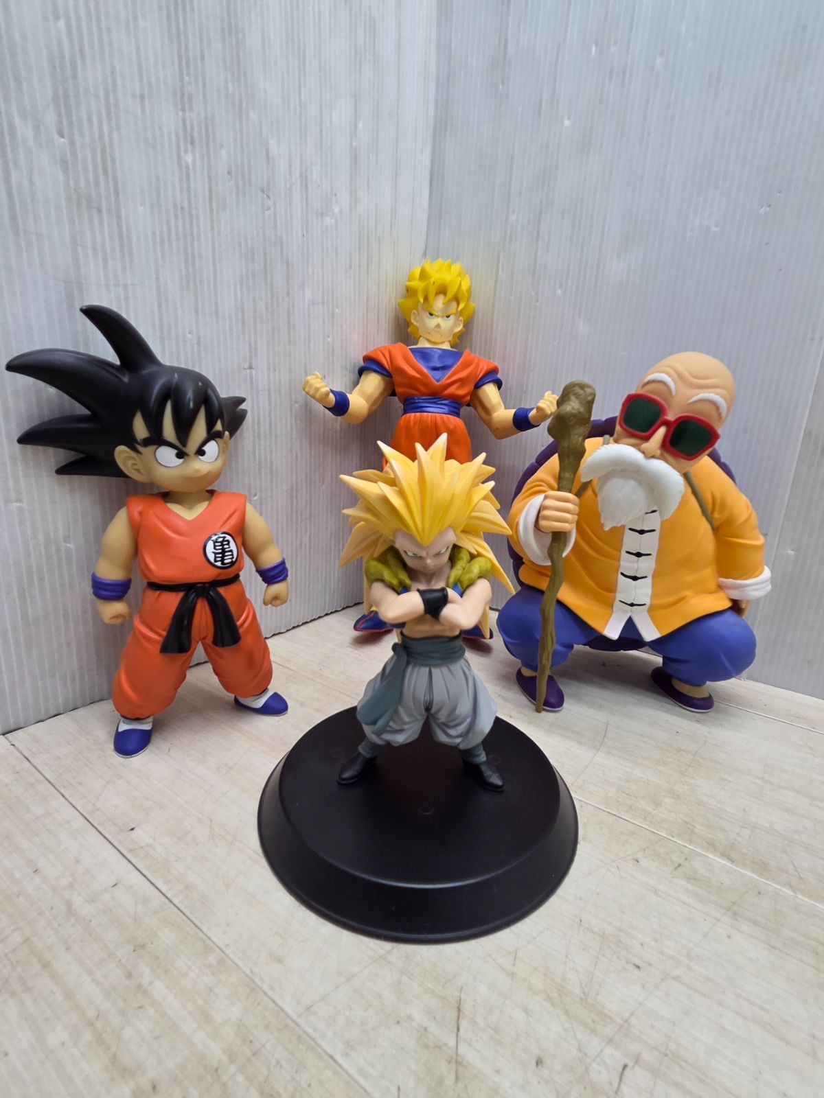 ドラゴンボールフィギュアセット　孫悟空、ベジータ、ゴテンクス ドラゴンボール8体まとめ売り 孫悟空 ベジータ フリーザ 人造