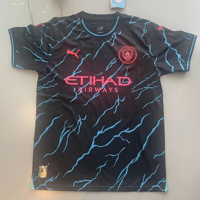 マンチェスターシティ　ハーランド　ユニフォーム　ブラックアイパッチ プーマ × マンチェスター シティ FC × ブラックアイパッチ。一糸