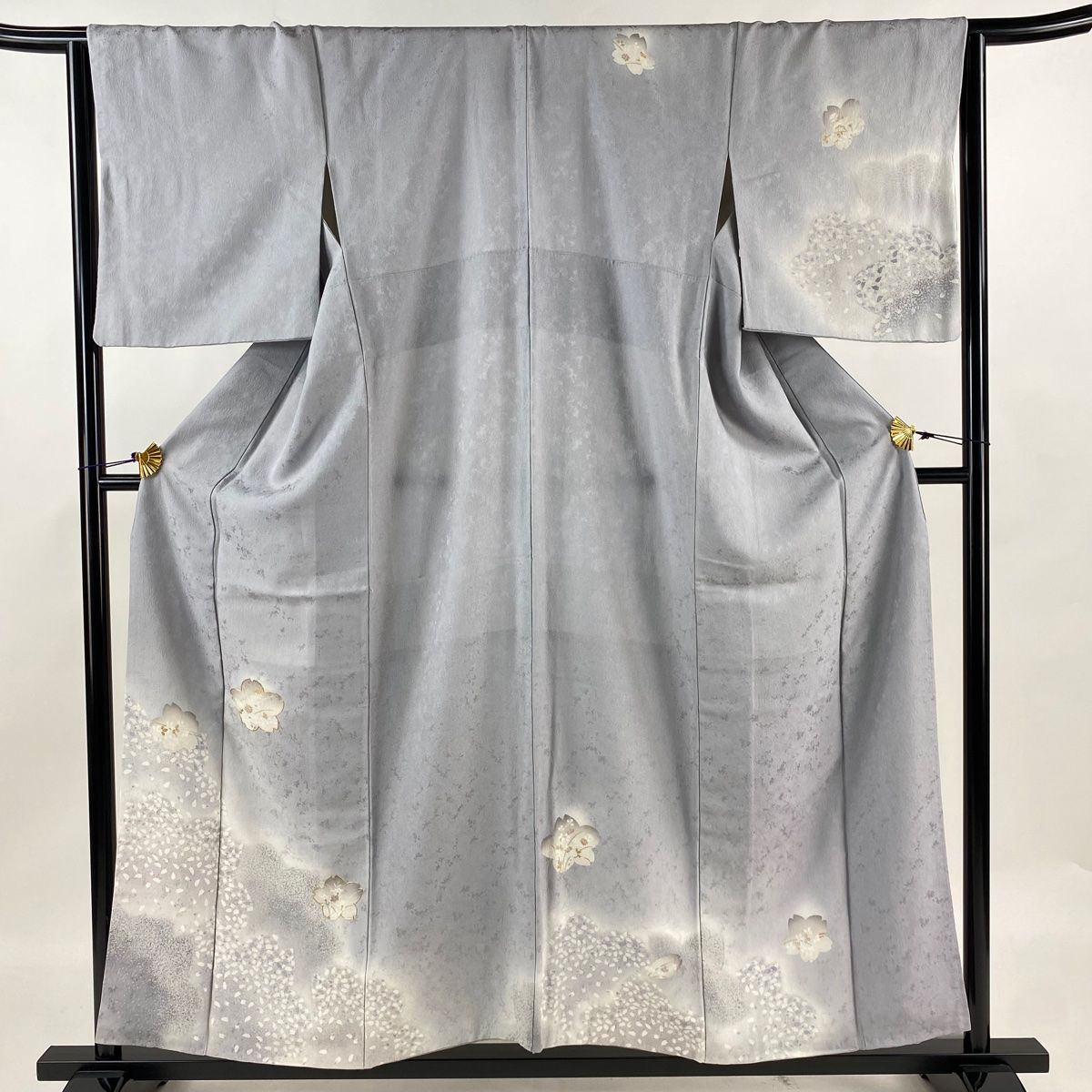 付下げ 身丈157cm 裄丈64cm M 袷 桜 花びら 金銀彩 金糸 灰色 正絹 名品
