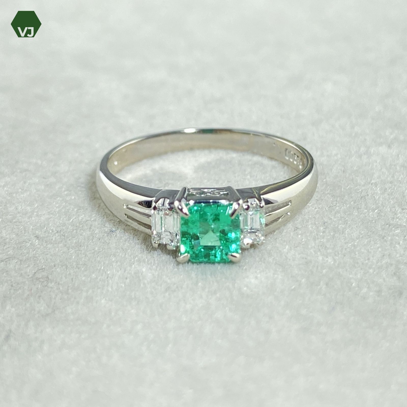 22-24】エメラルド ダイヤモンド リング E0.47ct D0.17ct【中古 22-24】エメラルド ダイヤモンド リング E0.47ct D0.17ct【中古