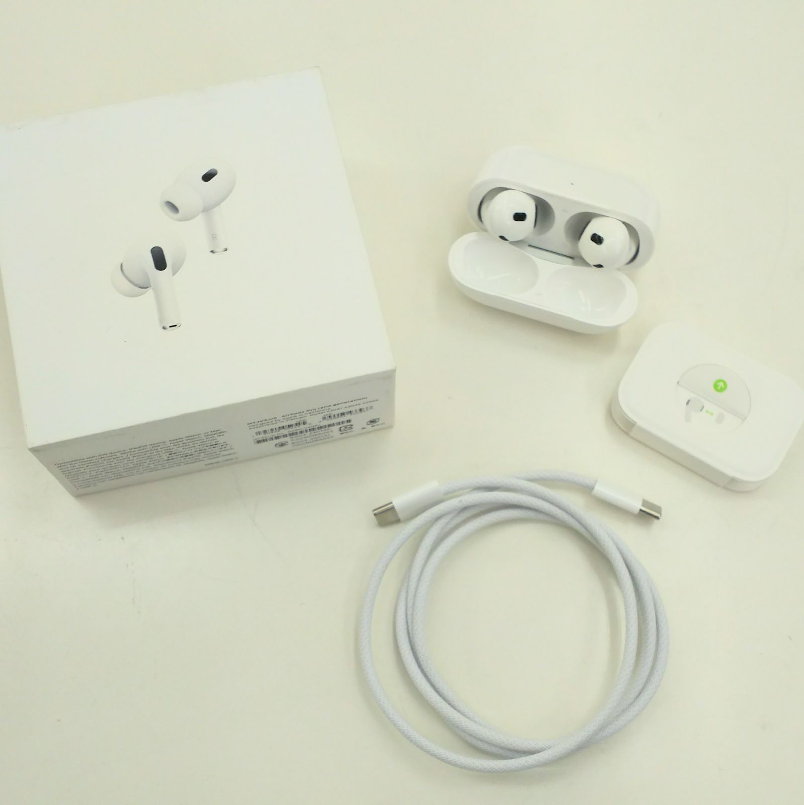 Apple/アップル】AirPods Pro エアポッズプロ 第2世代 ホワイト MTJV3J