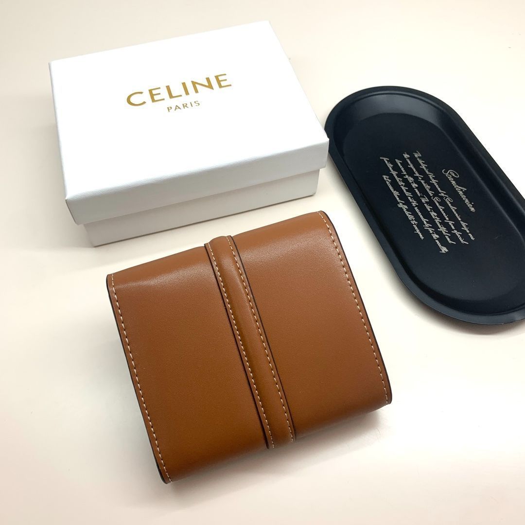 CELINE セリーヌ トリオンフ 三つ折り財布 ターンロック開閉 ブラウン 人気 新品 未使用