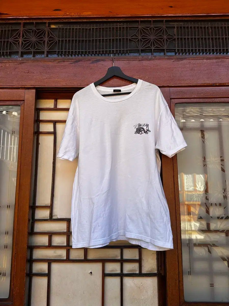 【雷市場（ポンジャン）商品韓国直送】 STUSSY(ステューシー) 限定品 りゅう 半袖Tシャツ ラージ 出品
