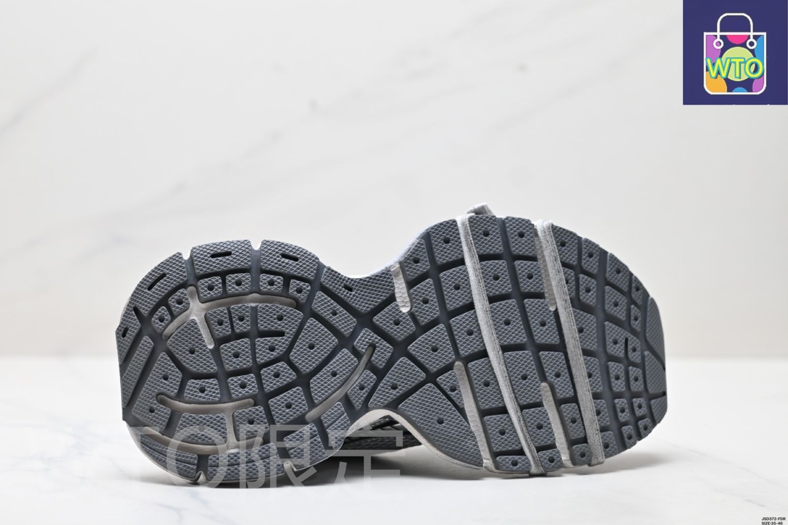 バレンシアガ（Balenciaga）3XL Mule 革製（かわせい）トップ