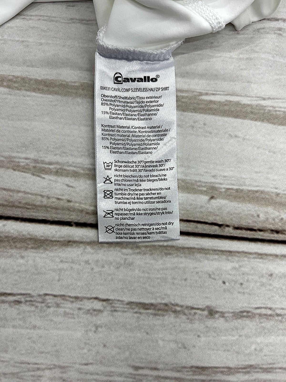 ノースリーブシャツ白