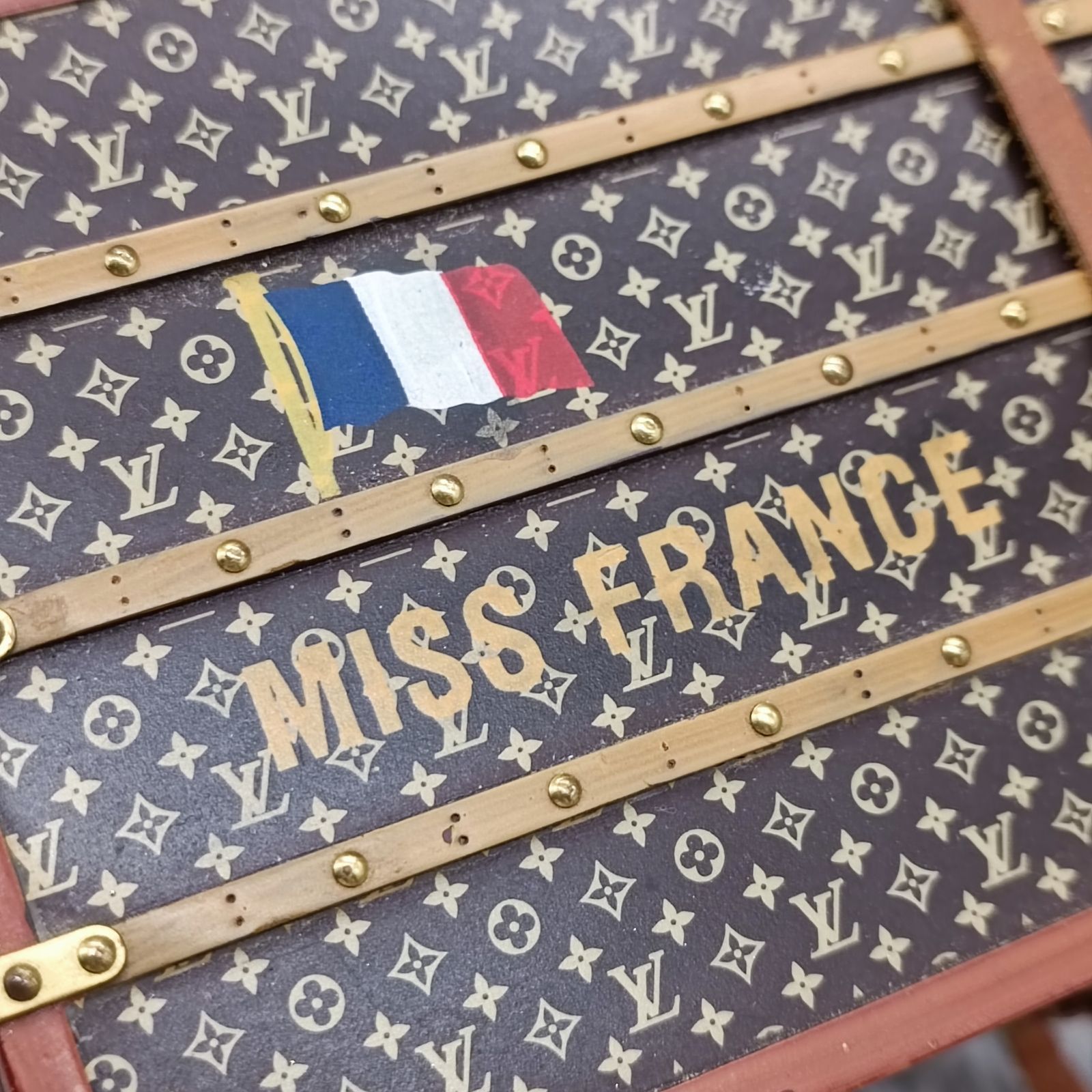 LOUISVUITTON 》 ルイヴィトン ペーパーウェイト トランク MISS FRANCE