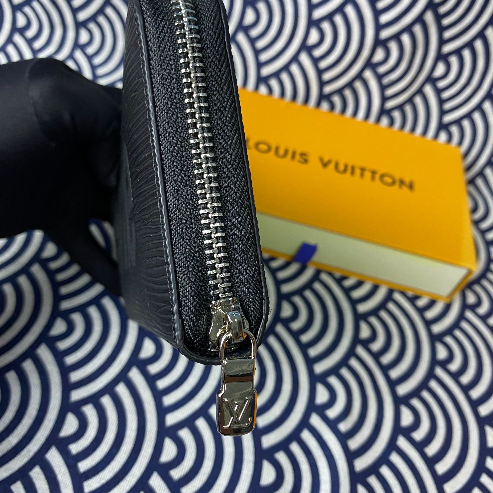 超人気✨ Supreme コラボ 長財布 エピレザー ノワール LOUIS VUITTON ...